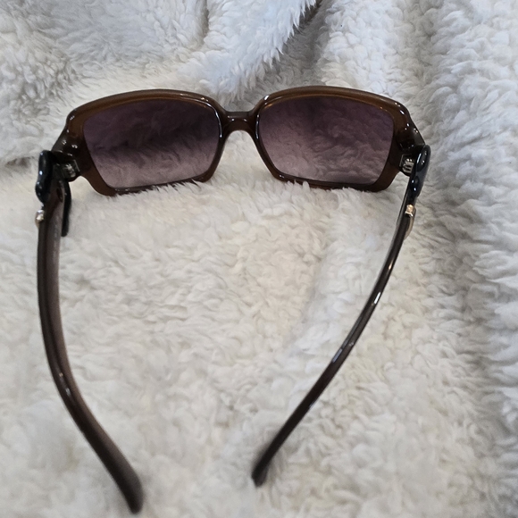 Fendi Women's Sunglasses with Brown Frame - Picture 4 of 7